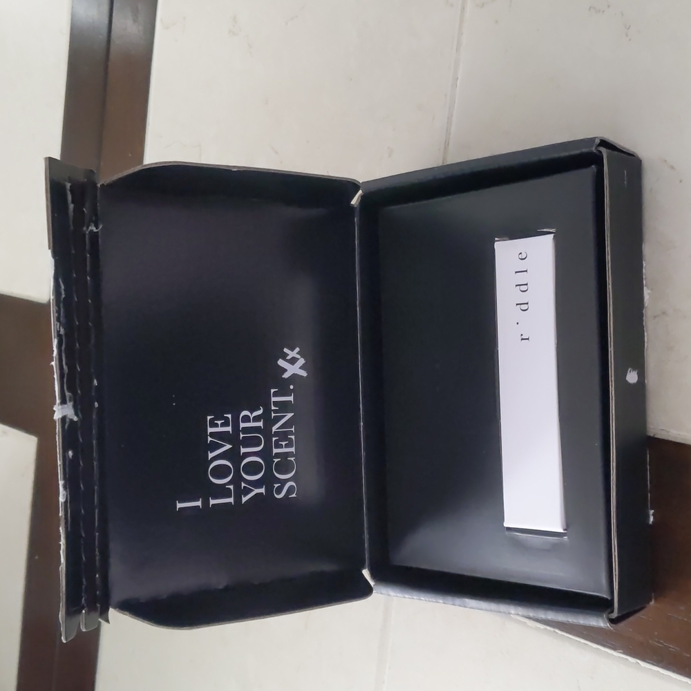 Riddle Oil perfume